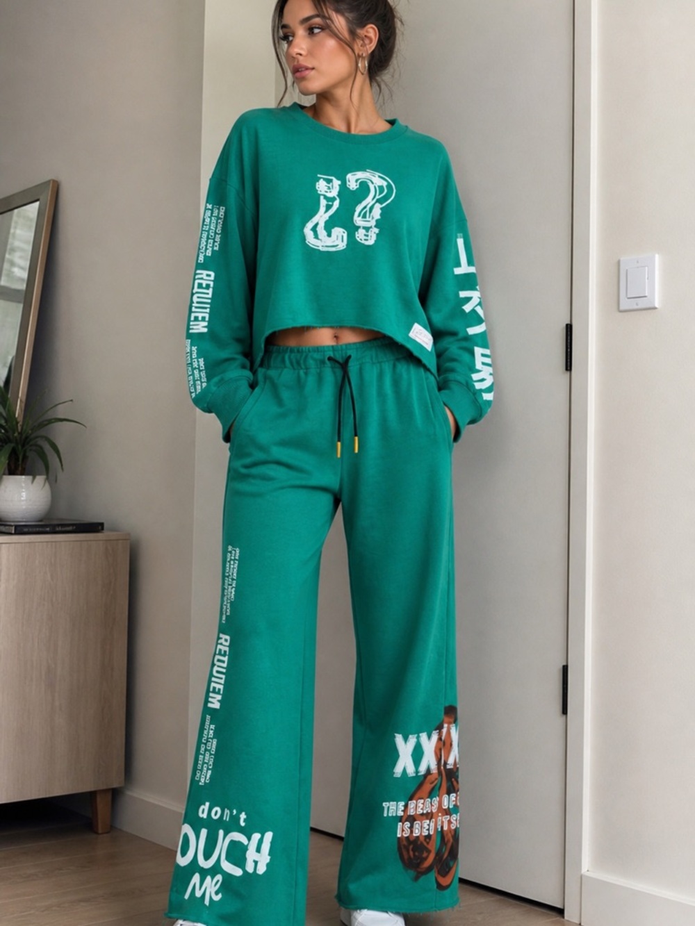 RÉDESIGN Teal Graphic Cropped Sweatshirt